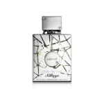 Frasco del perfume Armaf Club de Nuit Sillage; salida metálica y fresca con bergamota, limón y grosella; corazón floral de rosa, iris y jazmín; base de almizcle, ambroxan, sándalo y cedro. Perfecto para uso diario con un aire refinado, ideal para oficina o climas cálidos.