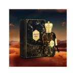 Frasco del perfume Armaf Eter Desert Night; salida especiada con pimienta rosa, incienso y aceite de naranja; corazón cálido de canela; base amaderada con cuero, cedro, sándalo, ámbar y haba tonka. Ideal para uso nocturno, temporadas frías o momentos donde se busca un aroma misterioso y profundo.