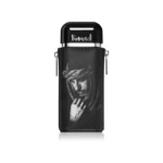 Frasco del perfume Armaf Nomad; salida frutal de ciruela, manzana, frambuesa, mango‑magnolia, limón, azafrán, bergamota y jengibre; corazón floral de iris, magnolia, jazmín, lirio de los valles y geranio; base profunda con ámbar, guayaco, sándalo, vainilla, cuero y almizcle. Ideal para noches frías, cenas elegantes o eventos donde buscas una presencia masculina sofisticada.