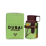 Frasco del perfume Armaf Odyssey Dubai Chocolat; salida con café, pistacho, knafeh, praliné y avellana; corazón de chocolate, vainilla y cardamomo; base de caramelo, madera ámbar y haba tonka. Ideal para noches frías, cenas gourmet o momentos cuando deseas un aroma gourmand intenso y dulce.