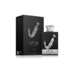 Frasco elegante de Ishq Al Shuyukh Silver de Lattafa Pride, botella de vidrio plateado con detalles metálicos brillantes. Un perfume unisex que combina notas cítricas de limón y bergamota con corazón tropical de piña y pimienta negra, y se seca sobre una base cálida de vainilla, madera de cedro, ámbar y pachuli.