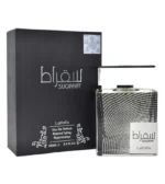 Lattafa Suqraat es una fragancia masculina fresca-aromática inspirada en Acqua di Gio Profumo. Se abre con notas cítricas de bergamota y el toque especiado del jengibre; su corazón mezcla lavanda con hojas de violeta, y su base combina almizcle, sándalo y ámbar para un final cálido y elegante